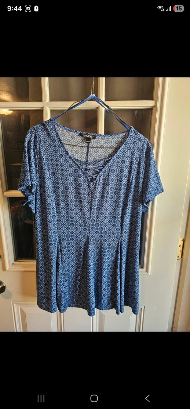 Roz & Ali size L fit and flare top